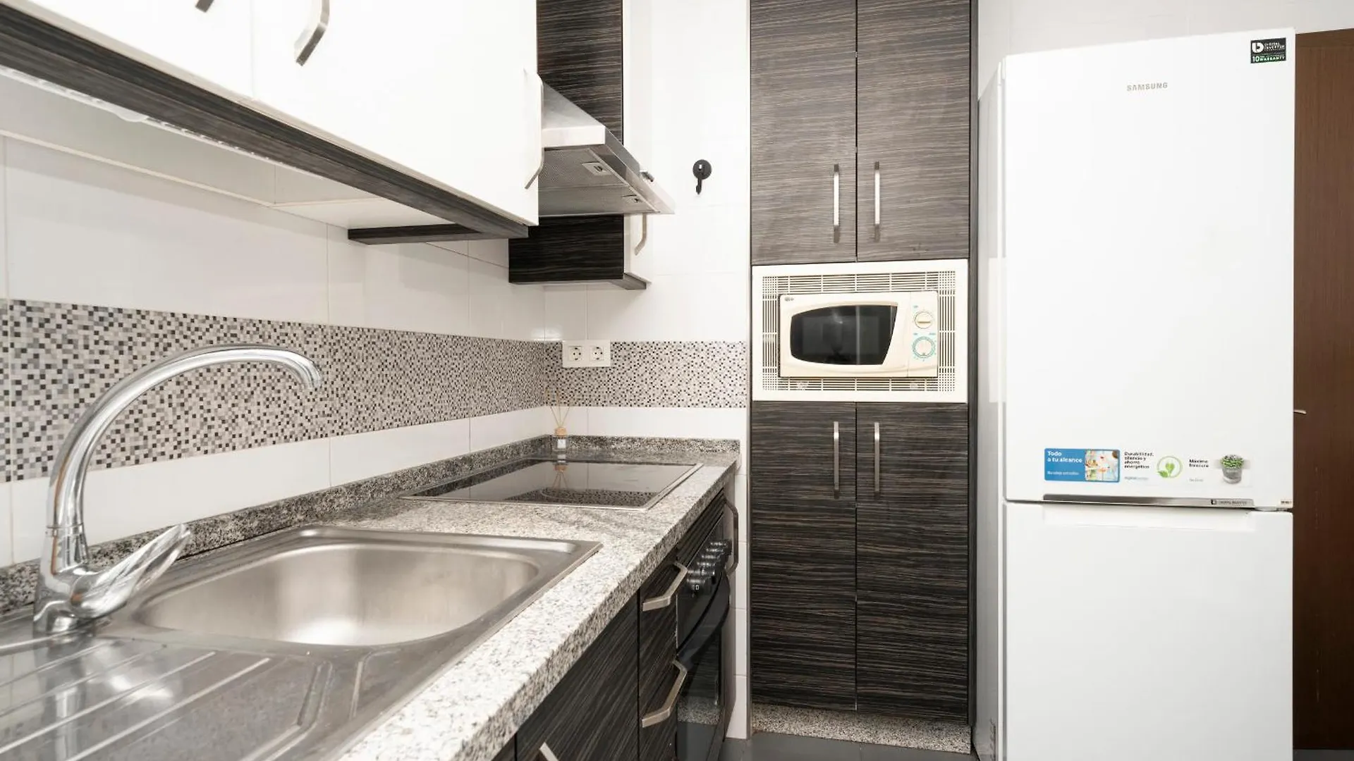 Atico Einstein Suites En Pleno Centro De Гранада